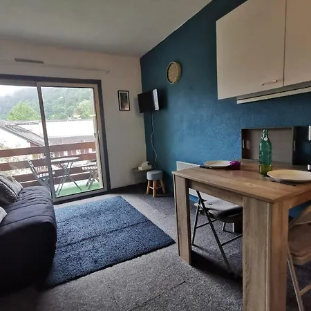 Joli Vue Sur Les Montagnes Avec Balcon *